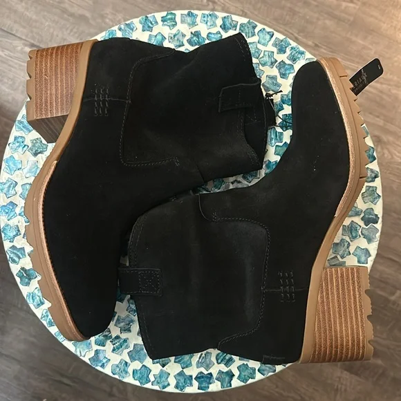 Sorel Women’s Boots Bootie - Picture 2 of 5